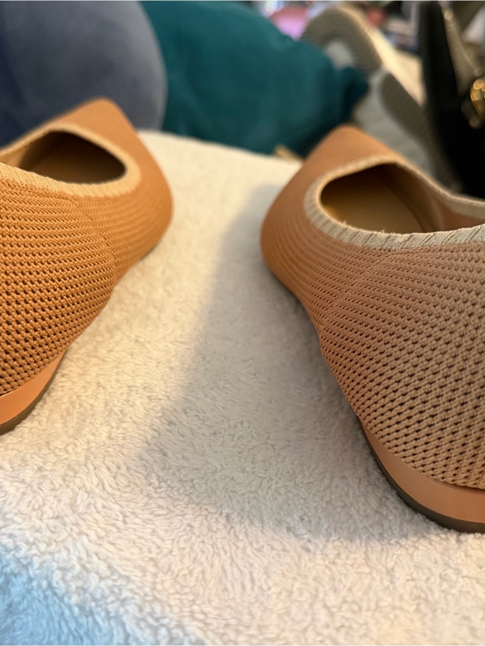 Vionic Women's Tan Knit Pointed-Toe Flats with Cream Trim - Picture 3 of 4